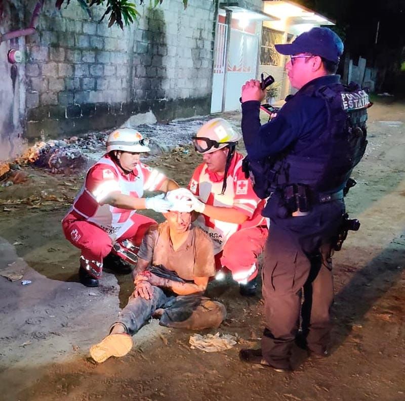 ¡VÁNDALOS MONTONEROS LE DAN UNA MADRIZA A DON JOSÉ LUIS!