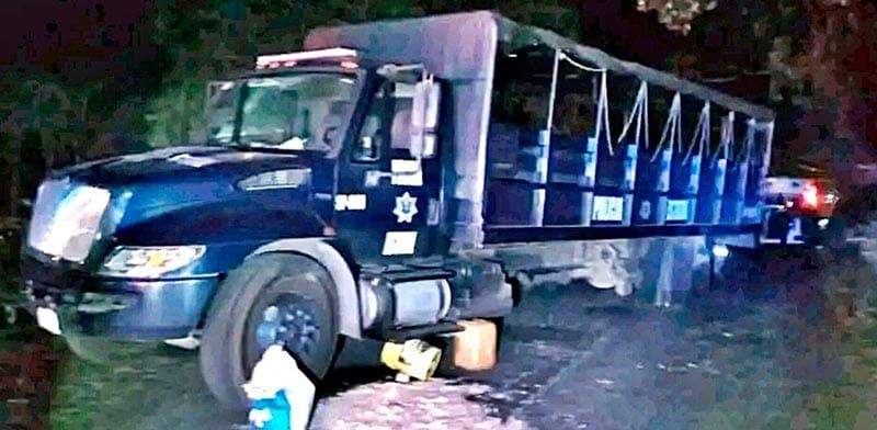 ¡CAMIÓN TRANSPORTE DE LA SSP COLISIONÓ CONTRA CAMIONETA!