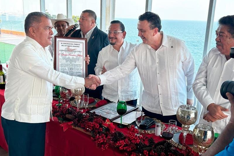 EMILIO MORALES FUE RECONOCIDO POR JUAN JOSÉ SIERRA...
