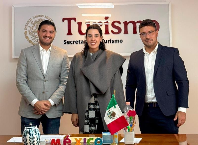 EN REUNIÓN DE TRABAJO...