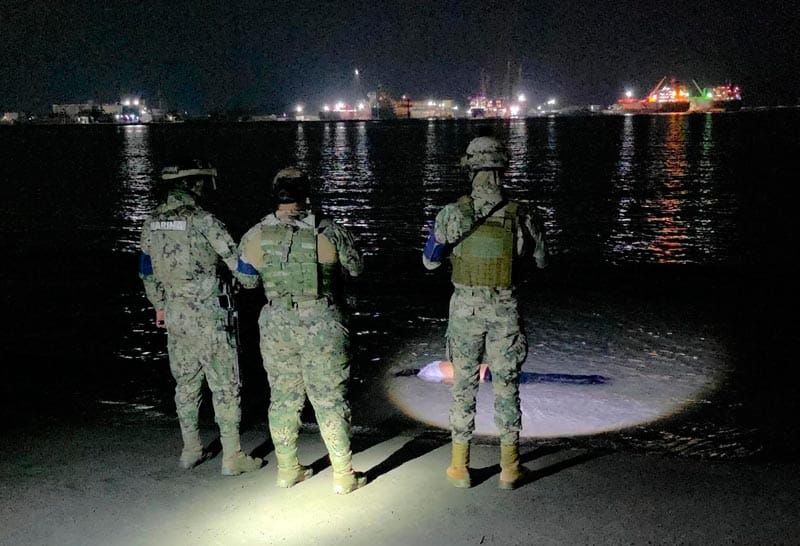 ¡ENCUENTRAN A HOMBRE SIN VIDA FLOTANDO EN PLAYA REGATAS!
