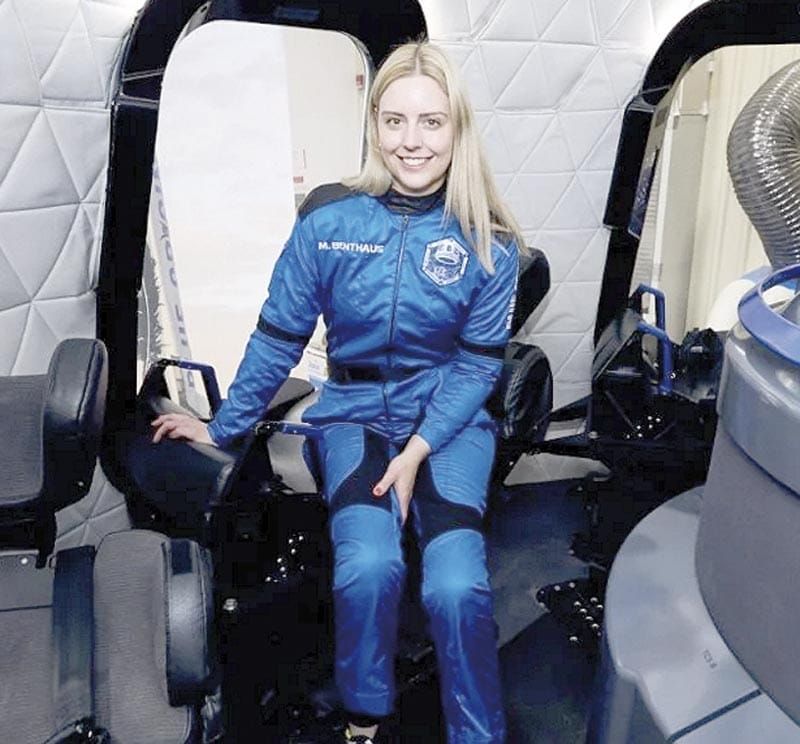 ¡INGENIERA PARAPLÉJICA SE CONVIERTE EN PRIMERA USUARIA DE SILLA DE RUEDAS EN VIAJAR AL ESPACIO!