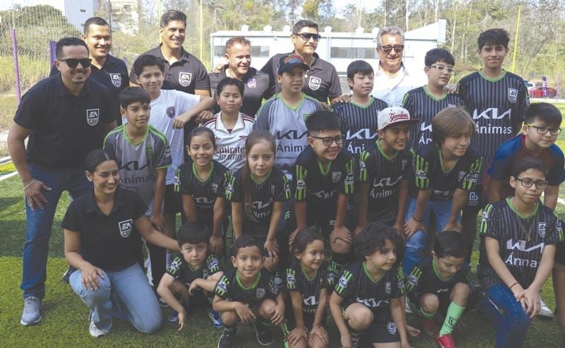 ¡RACING FIRMA ALIANZA CON LA ACADEMIA DE EDGAR ANDRADE!