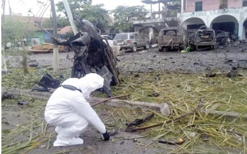 ¡SUMAN 5 MUERTOS POR EXPLOSIÓN DE COCHE BOMBA EN MICHOACÁN!