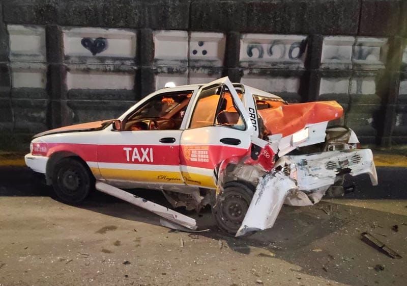 ¡TAXI Y UNA VAN SE DESBARATAN EN ‘TORTAZO’!