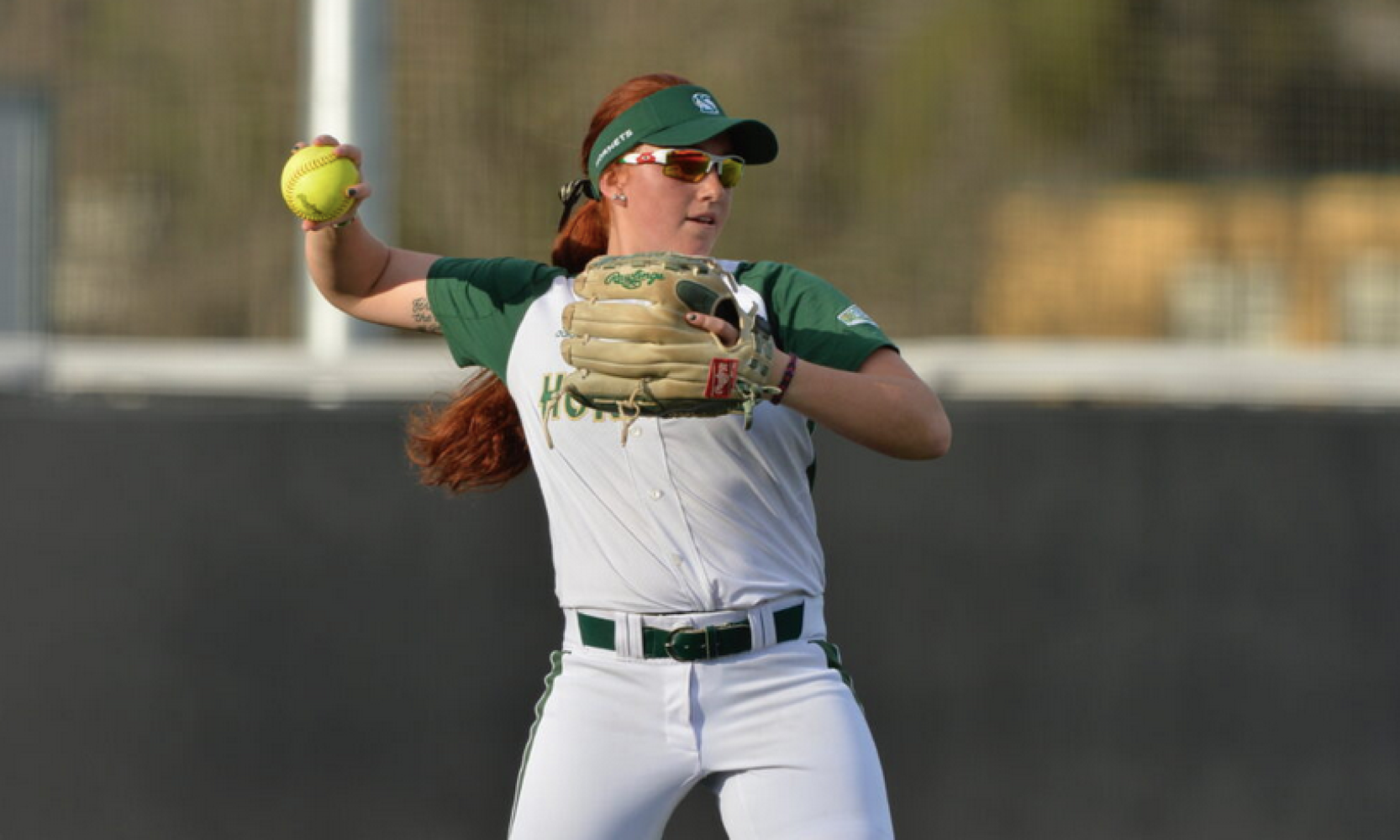 ¡SUZY BROOKSHIRE-GONZALEZ BUEN REFUERZO DEL ÁGUILA!