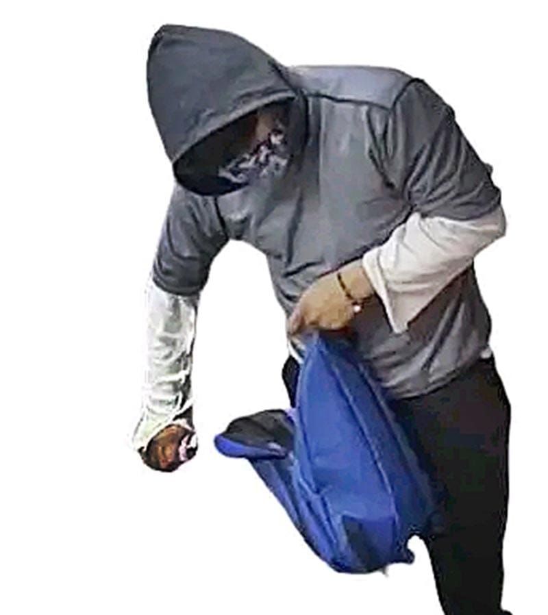 ¡NINJA ASALTA COMERCIOS ARMADO CON UN CEBOLLERO!