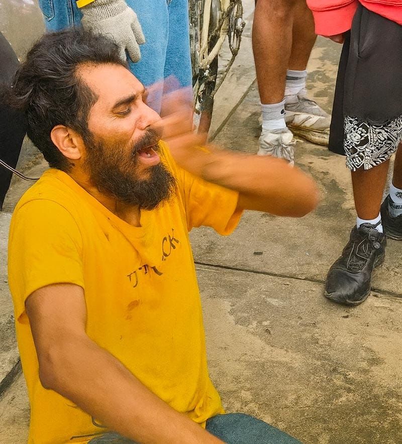 ¡LE DAN UNA ‘MADRIZA’ A LADRÓN EN EL MERCADO MALIBRÁN!