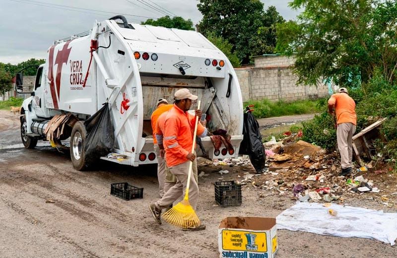 ¡RECOGEN TONELADAS DE BASURA!