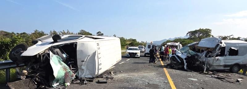 ¡BRUTAL CHOQUE: 3 MUERTOS! - CAMIONETA SE IMPACTO DE FRENTE CONTRA VAN