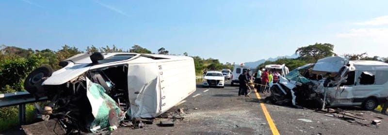 ¡QUE TRAGEDIA! - TRES MUERTOS Y 13 HERIDOS