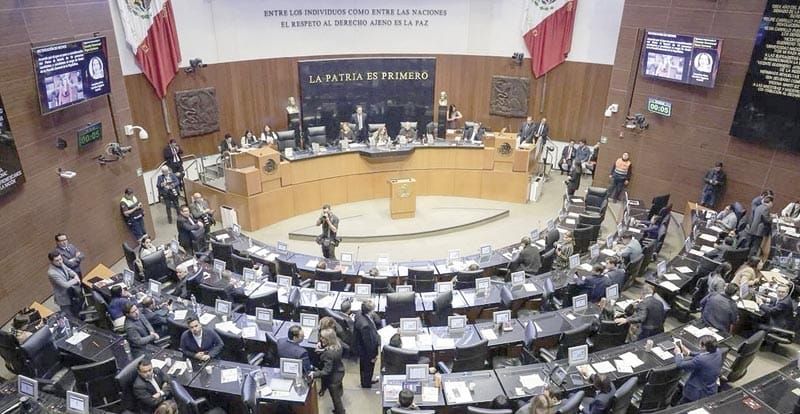 ¡PAGAN ESCUELA A SENADORES CON DINERO PÚBLICO!