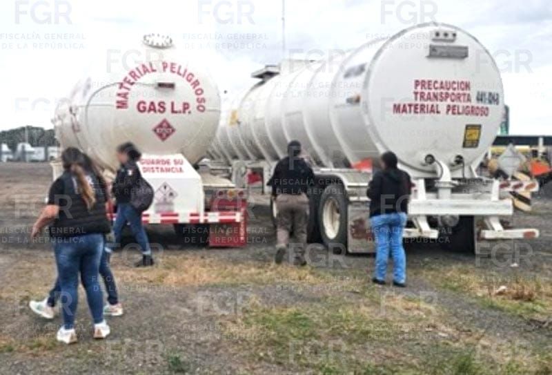 ¡MARINA LOCALIZÓ Y CONFISCÓ HIDROCARBURO ILEGAL EN ISLA Y PÁNUCO!