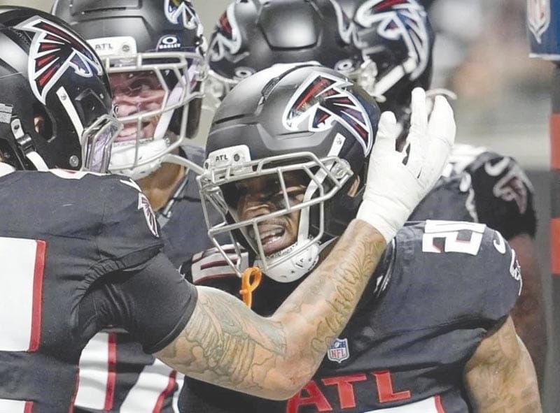 ¡GANA ATLANTA Y SE METE PANTHERS A PLAYOFFS!