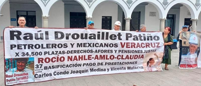 ¡PROTESTAN CONTRA PEMEX! - *Por despidos injustificados, así como la falta de pagos