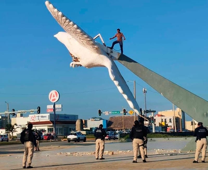 ¡DAÑAN LA ESFINGE LA PALOMA!