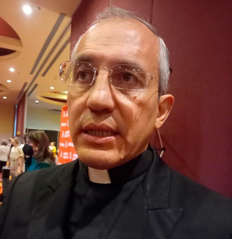 ¡“ABRAZOS NO BALAZOS, NO ES MALO”!