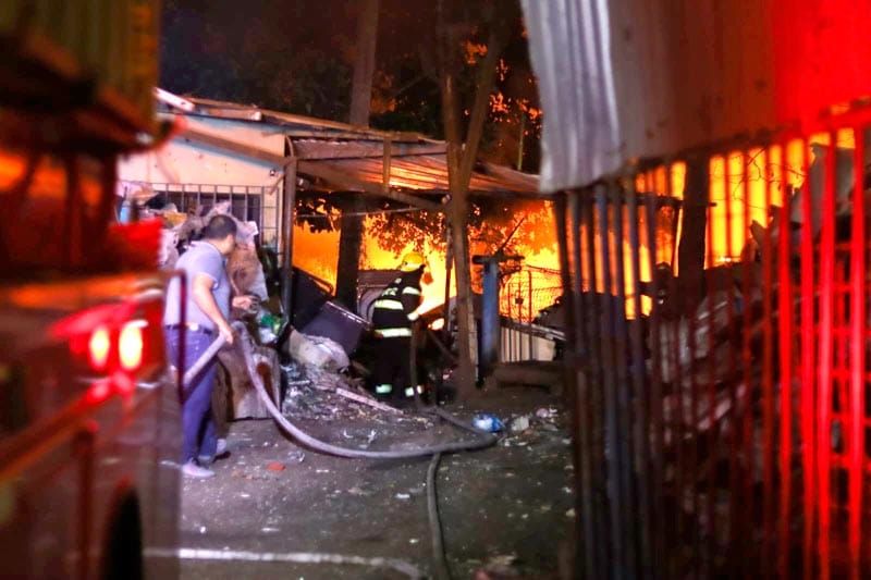 ¡PÁNICO EN EL COYOL POR INCENDIO DE CHATARRERA!