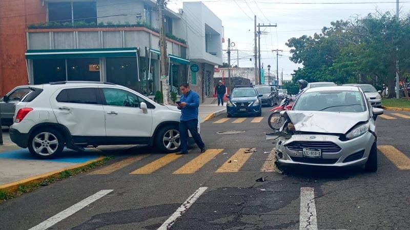 ¡TREMENDO ENCONTRONAZO EN EL FRACCIONAMIENTO REFORMA!