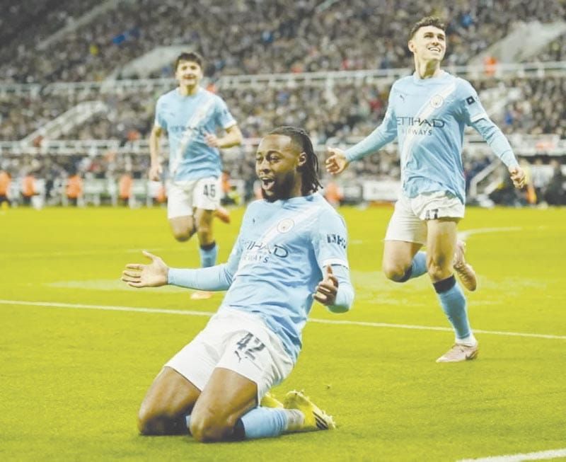 ¡VUELVE A MARCAR SEMENYO CON EL MANCHESTER CITY!