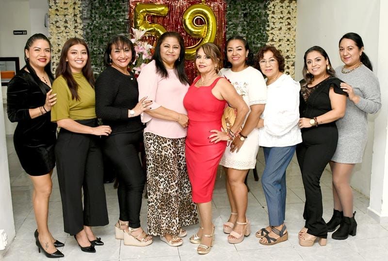 CLARA ESPINOZA CELEBRA EN GRANDE