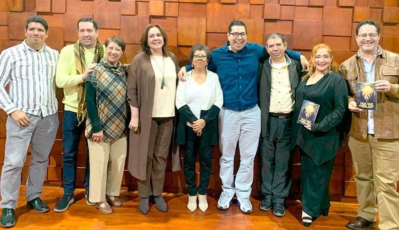 PRESENTAN LIBRO ´DEJA QUE HAYA LUZ´ DE TONATIUH VALENZUELA BLANCO