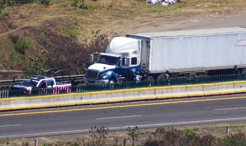 ¡ASEGURAN TRACTOCAMIÓN ROBADO EN LA AUTOPISTA ORIZABA-PUEBLA!