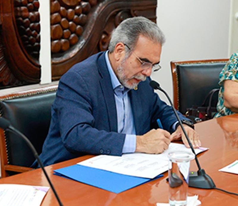 ¡ACABA PELEA POR LA UV! - TAN TAN