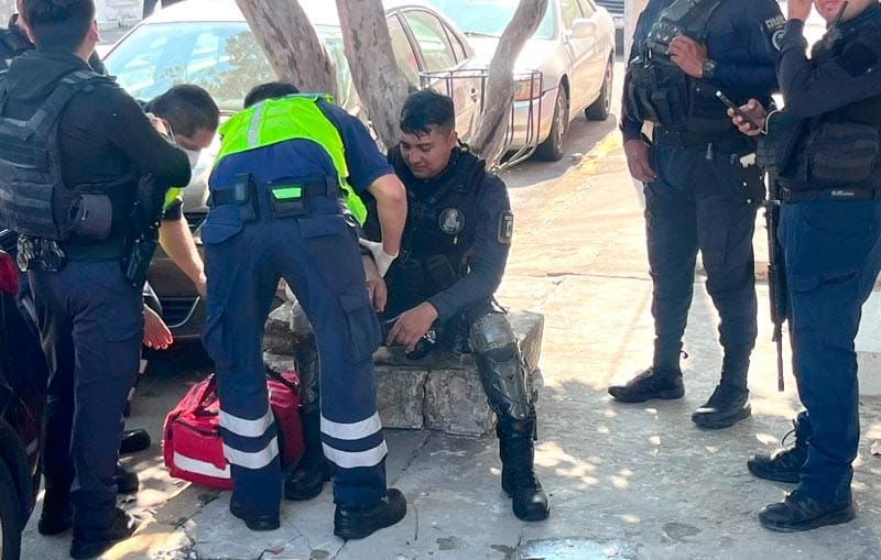 ¡MOTOPATRULLERO SE IMPACTÓ CONTRA CARRAZO DE LA ABUELITA!