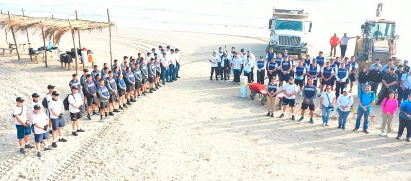 ¡MARINOS RECOLECTAN 3 TONELADAS DE BASURA EN PLAYA DE TUXPÁN!