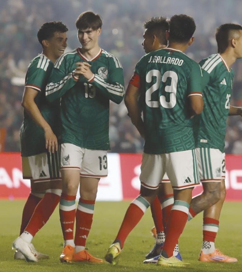 ¡MEXICO GOLEA A ISLANDIA!