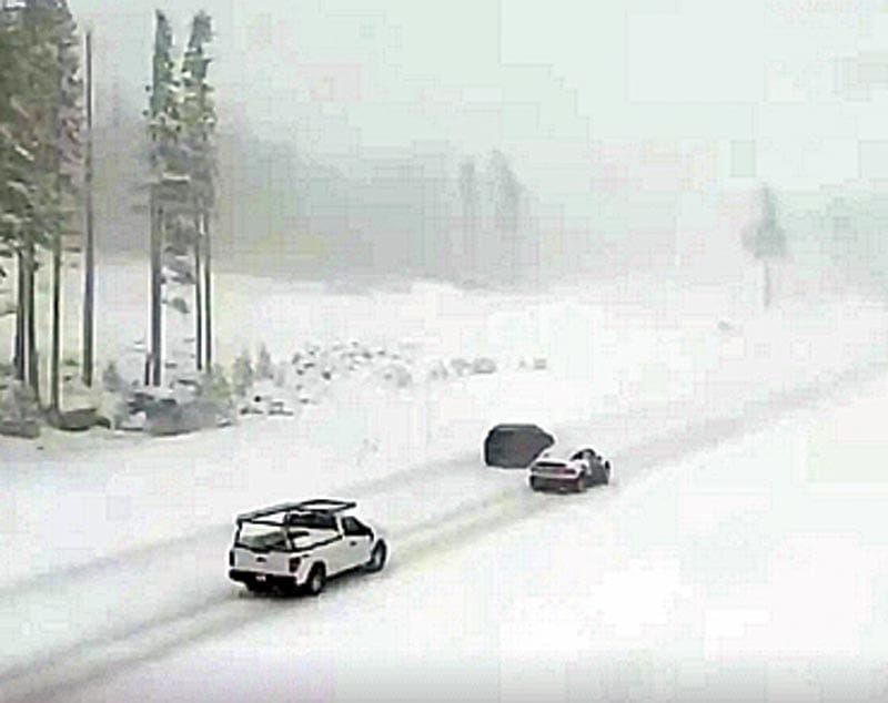 ¡RESCATAN A SEIS ESQUIADORES TRAS AVALANCHA CERCA DEL LAGO TAHOE; NUEVE SIGUEN DESAPARECIDOS!