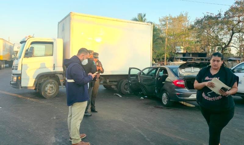 ¡APARATOSO CHOQUE DEJA TRES HERIDOS!