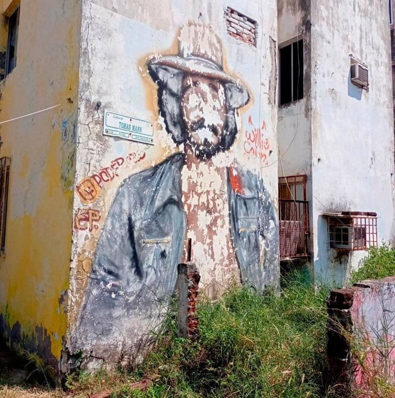¡ABANDONADO EL MURAL DE WILLIE COLÓN!