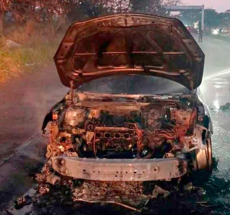 ¡ARDE AUTO MAZDA EN EL FRACCIONAMIENTO CÚBIKA!