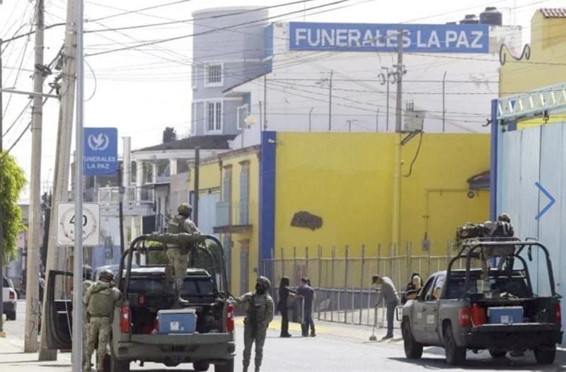 ¡BLINDAN FUNERARIA POR VELORIO DE “EL MENCHO”!