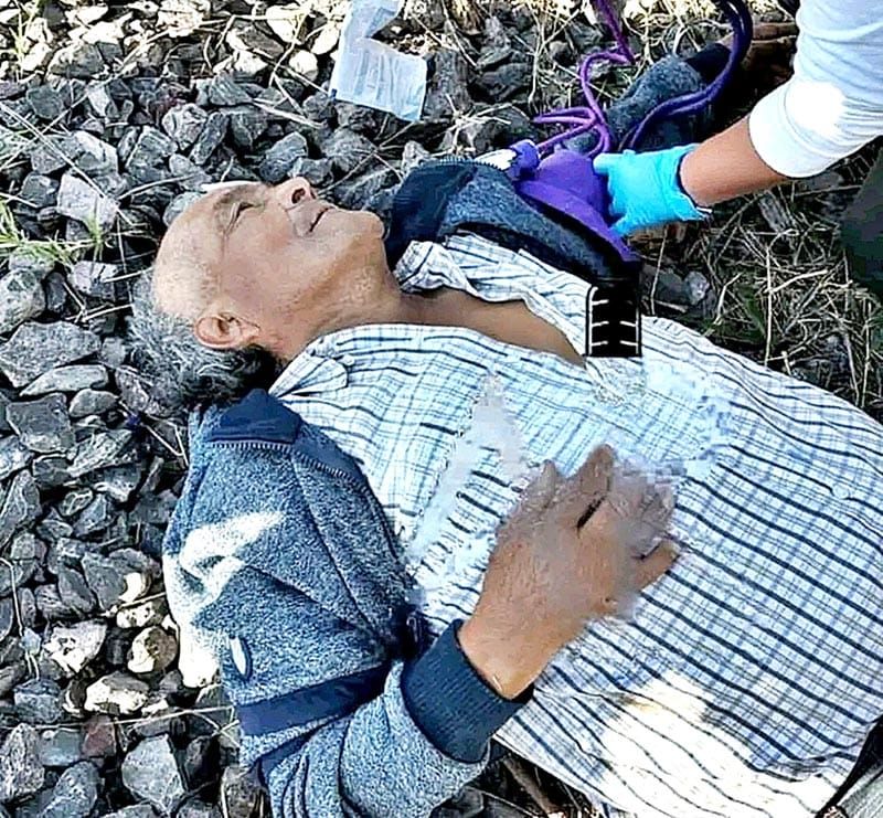¡REPORTAN GRAVE AL ABUELITO ARROLLADO POR EL FERROCARRIL!