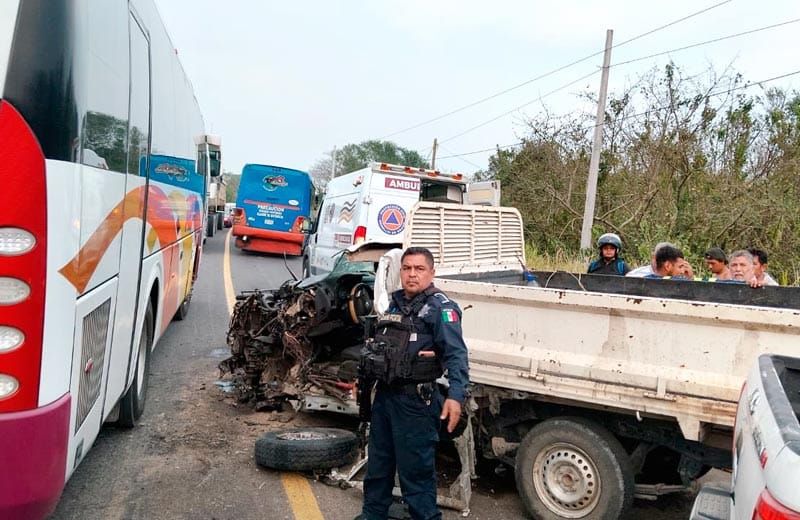 ¡CAMIONETAS CHOCARON DE FRENTE!