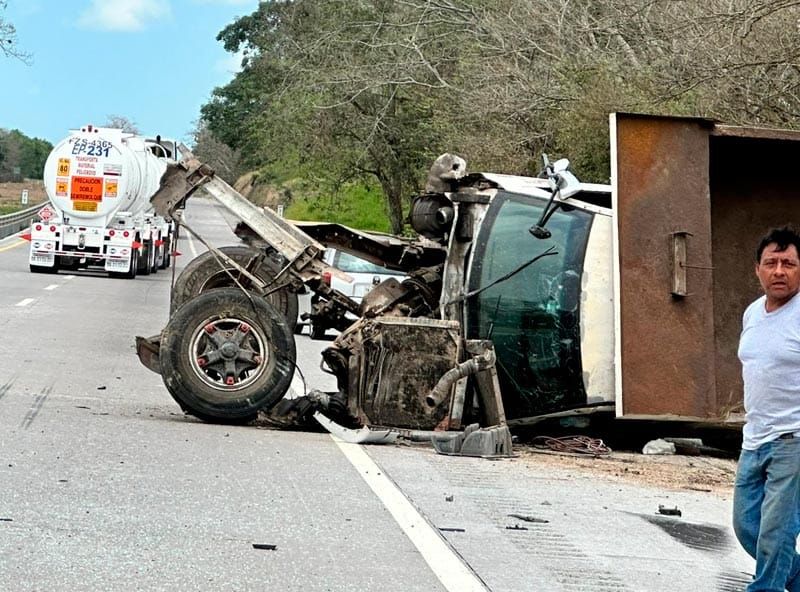 ¡TRES HERIDOS EN CHUZA DE CAMIONES DE CARGA!