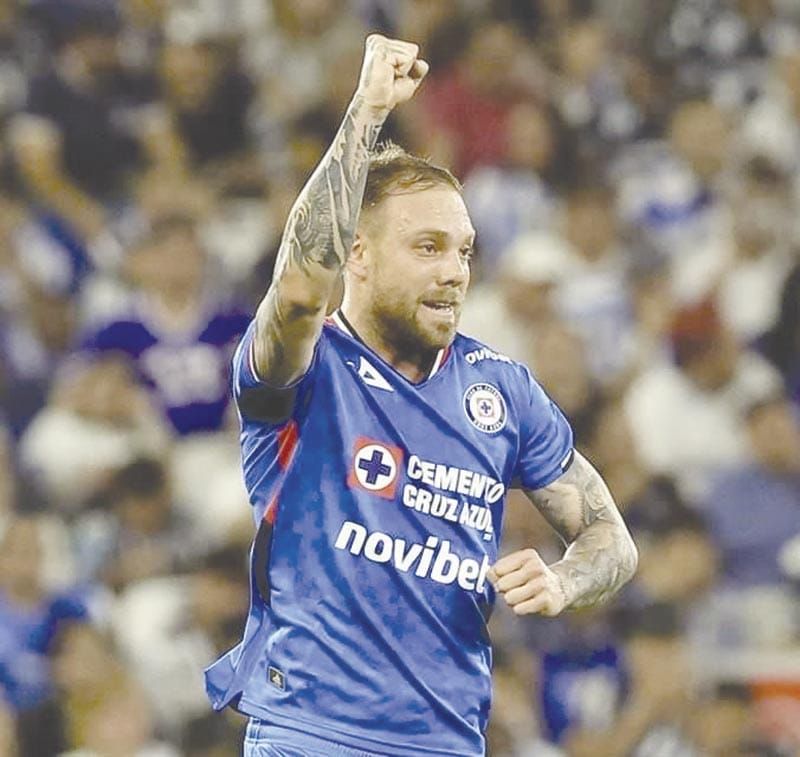 ¡CRUZ AZUL LÍDER TRAS VENCER A RAYADOS, 2-0!