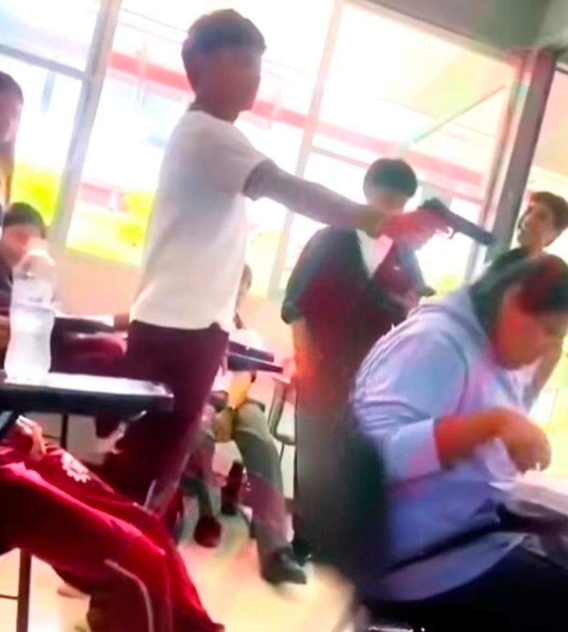 ¡LE PUSO LA PISTOLA! - LA NUEVA ESCUELA