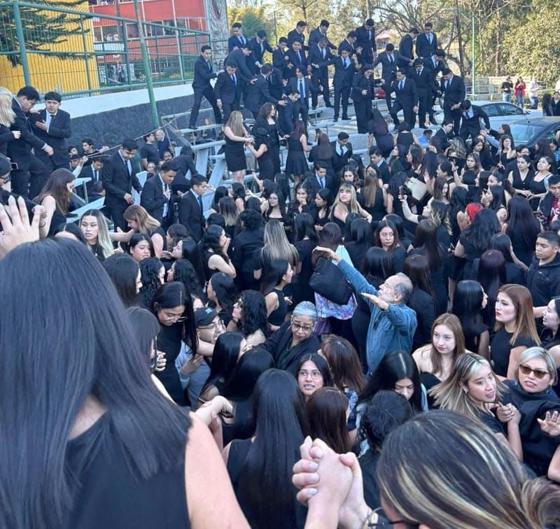 ¡SE LES DESPLOMÓ! - 18 ESTUDIANTES DE LA UV LESIONADOS