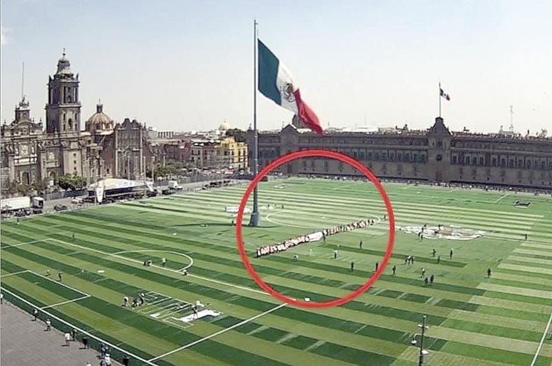 ¡IRRUMPE EL CNTE EN LA MEGA CANCHA DE FUTBOL!