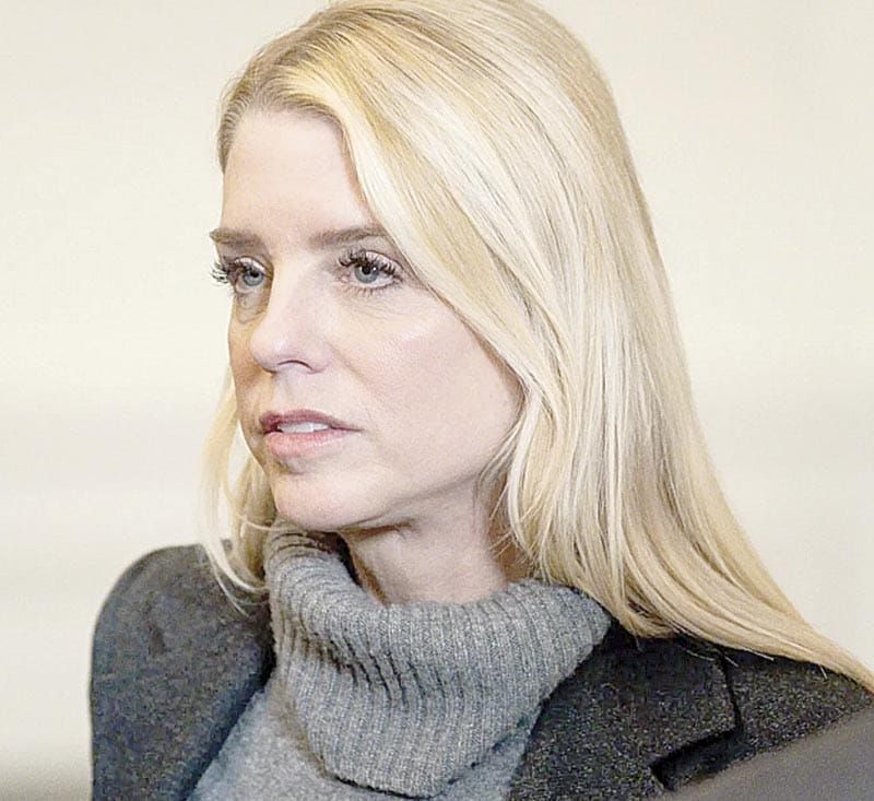 ¡POR AMENAZAS, FISCAL GENERAL DE EU SE MUDA A UNA RESIDENCIA MILITAR!