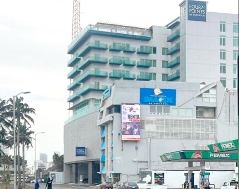 ¡HASTA CAYERON LAS VENTANAS!