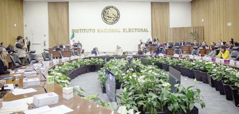 ¡SALEN TRES CONSEJEROS DEL INE!