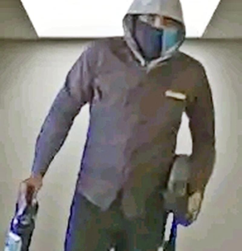 ¡BANDIDOS ASALTAN Y GOLPEAN A EMPLEADAS DE TIENDAS DE CONVENIENCIA!