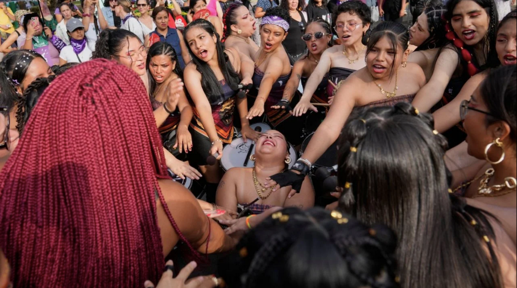 MARCHA 8M: MUJERES DE LATINOAMÉRICA PROTESTAN CONTRA DESIGUALDAD Y LA VIOLENCIA FÍSICA Y SEXUAL
