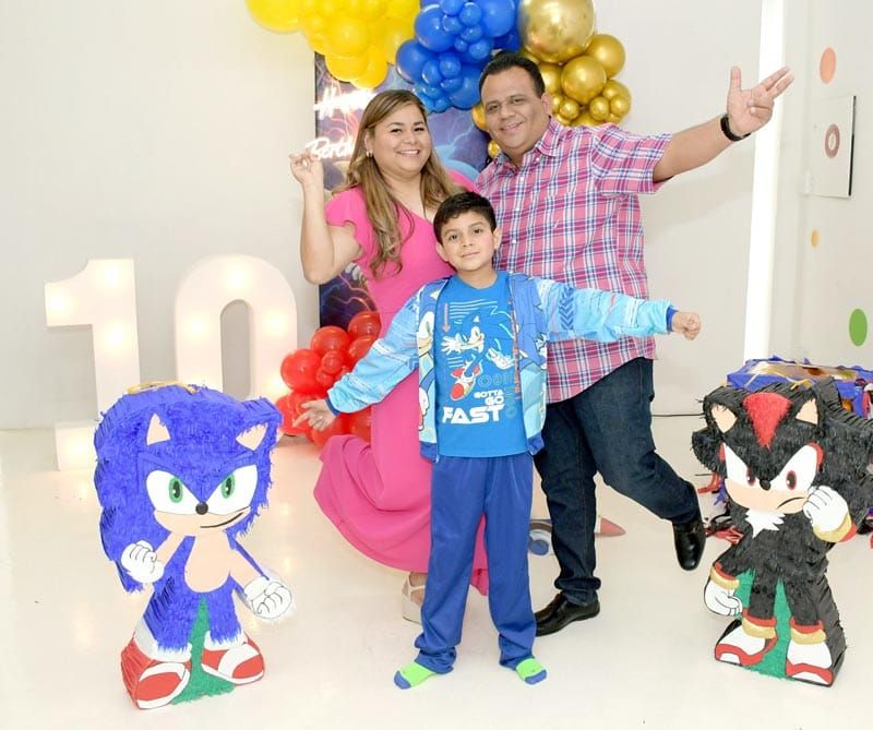 CARLOS CELEBRA 10 AÑOS AL ESTILO DE SONIC