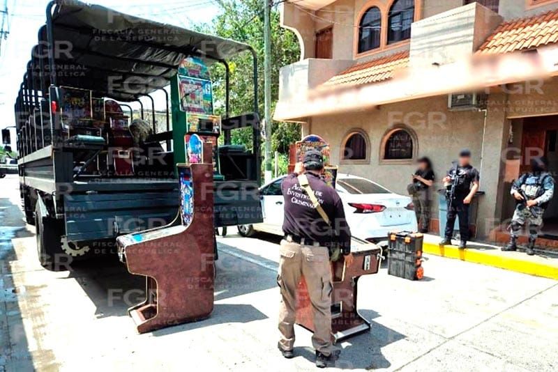 ¡ASEGURAN 19 MÁQUINAS TRAGAMONEDAS EN DOS CATEOS EN TAMIAHUA!